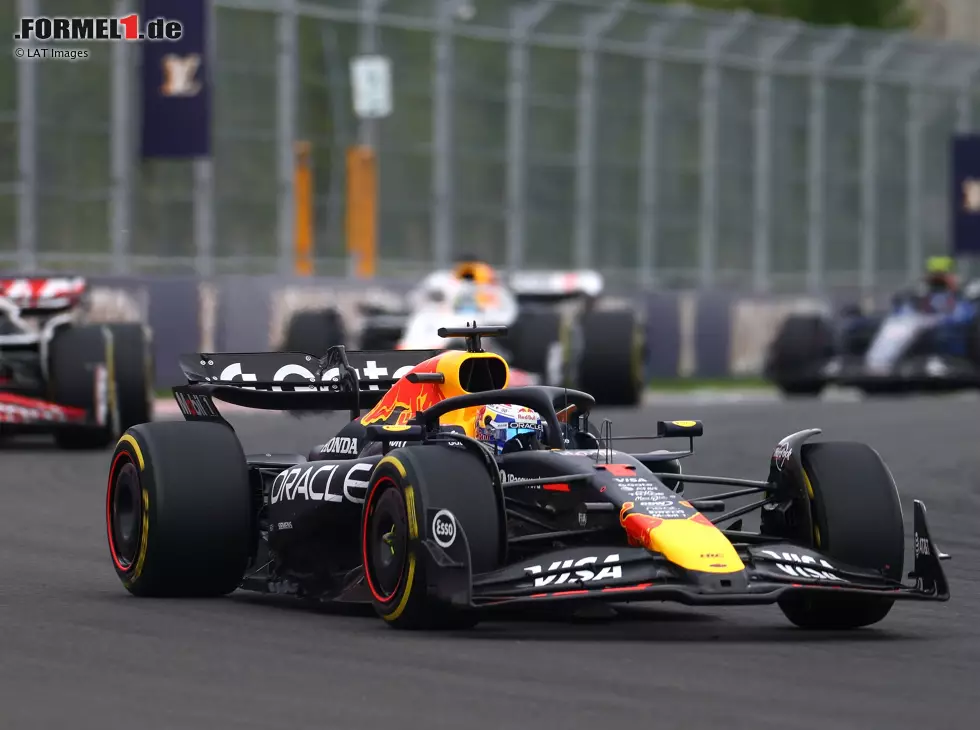 Foto zur News: Max Verstappen (Red Bull RB21) beim Formel-1-Rennen in Ungarn 2025