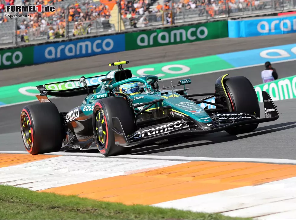 Foto zur News: Fernando Alonso (Aston Martin AMR25) beim Formel-1-Rennen in Zandvoort 2025