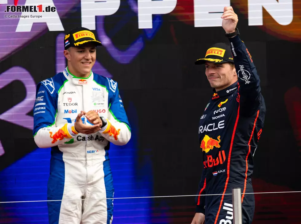 Isack Hadjar und Max Verstappen auf dem Formel-1-Podium in Zandvoort 2025 Foto zur News: Isack Hadjar und Max Verstappen auf dem Formel-1-Podium in Zandvoort 2025