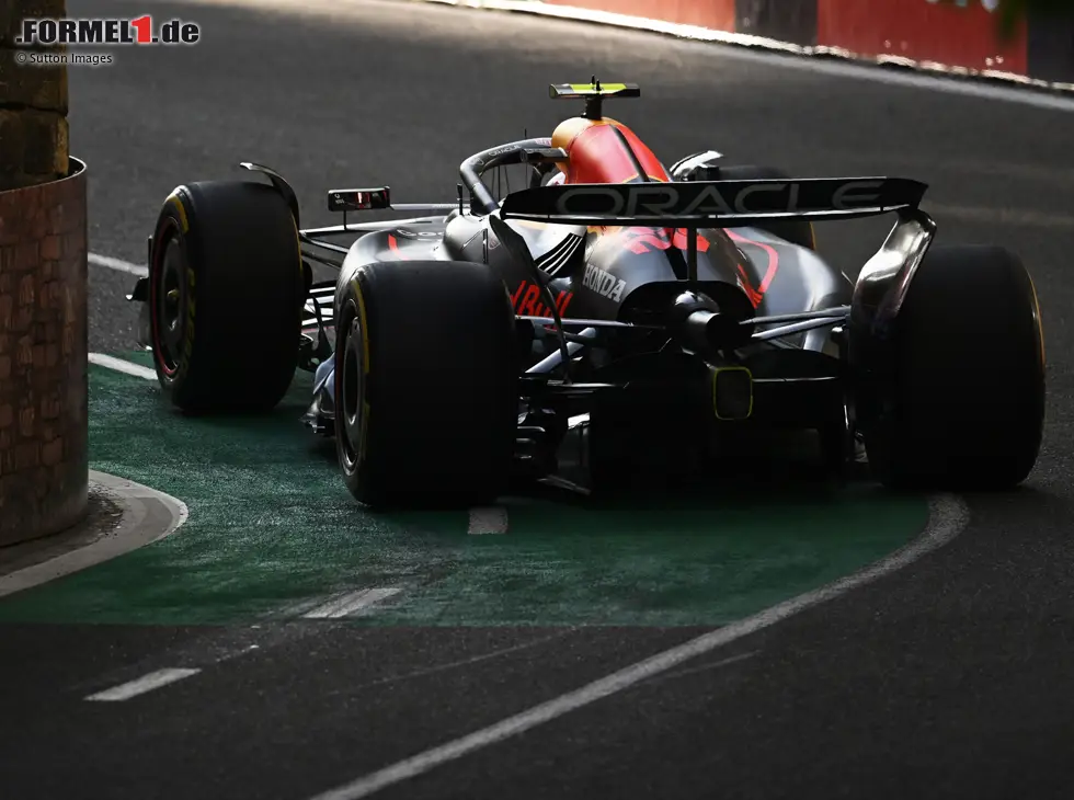 Foto zur News: Yuki Tsunoda beim Formel-1-Stadtrennen in Baku 2025