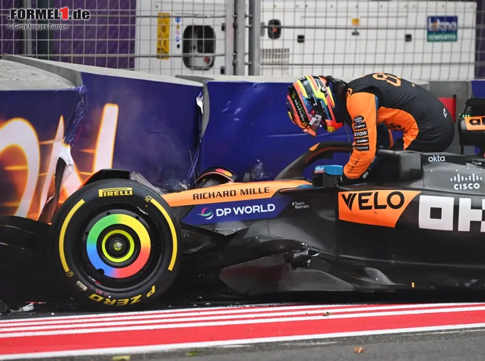 Foto zur News: Oscar Piastri nach seinem Unfall im Formel-1-Rennen in Baku 2025