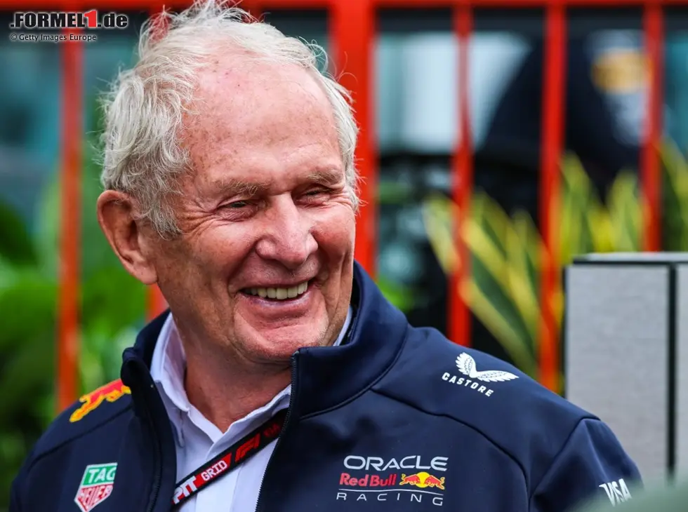 Foto zur News: Helmut Marko lacht im Formel-1-Fahrerlager in Baku 2025