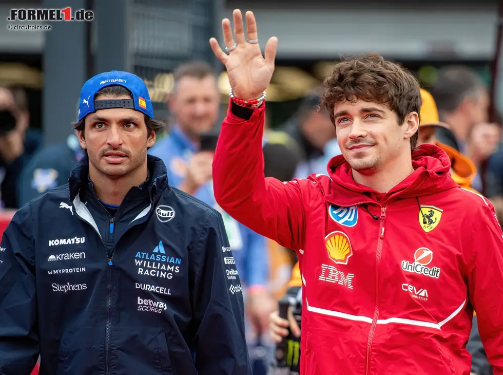 Foto zur News: Die beiden Formel-1-Fahrer Carlos Sainz und Charles Leclerc