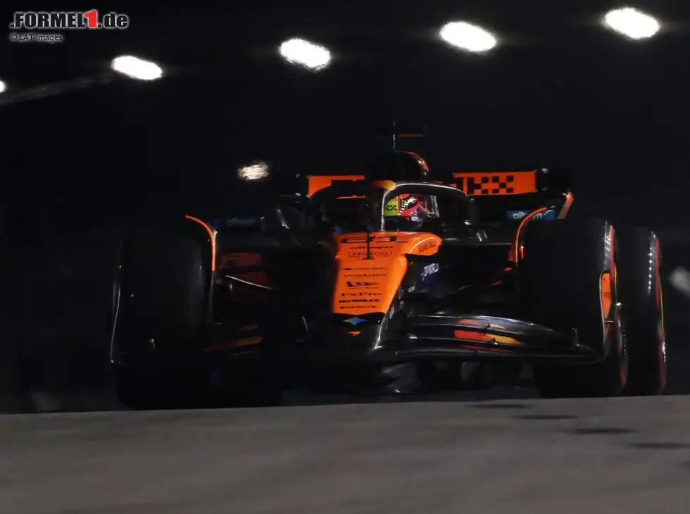 Foto zur News: Oscar Piastri im McLaren MCL39 in Singapur 2025