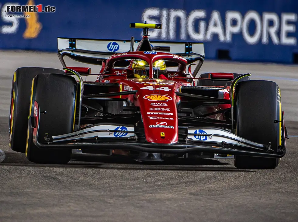 Foto zur News: Lewis Hamilton im Ferrari SF-25 beim Formel-1-Rennen in Singapur 2025