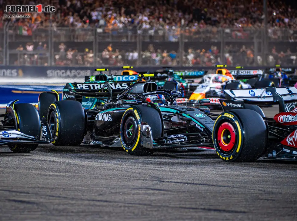 Foto zur News: Kimi Antonelli beim Start zum Formel-1-Rennen in Singapur 2025