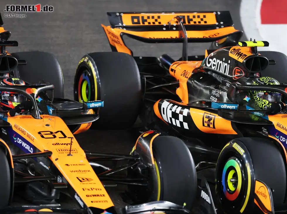 Oscar Piastri und Lando Norris beim Start zum Formel-1-Rennen in Singapur Foto zur News: Oscar Piastri und Lando Norris beim Start zum Formel-1-Rennen in Singapur