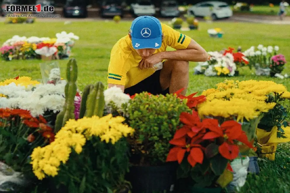 Foto zur News: F1-Fahrer Andrea Kimi Antonelli am Grab von Ayrton Senna in Sao Paulo