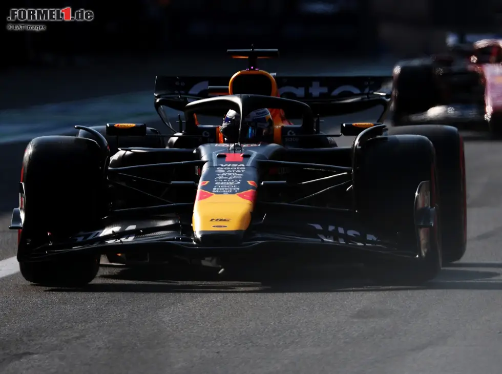 Foto zur News: Max Verstappen, Charles Leclerc