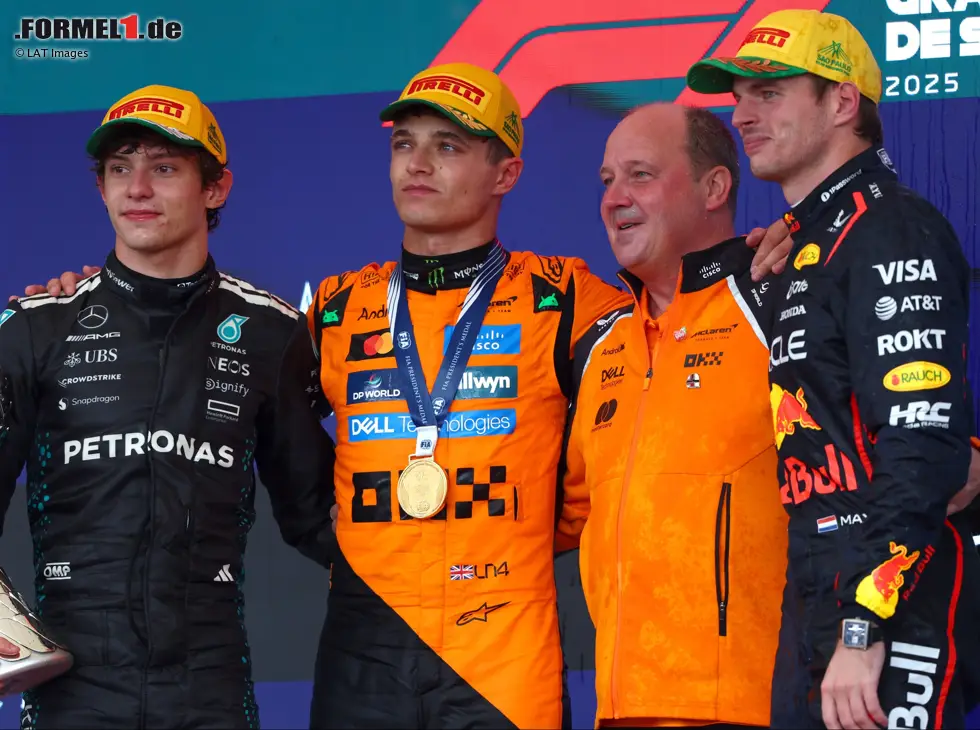 Foto zur News: Kimi Antonelli, Lando Norris und Max Verstappen auf dem Formel-1-Podium in Brasilien 2025