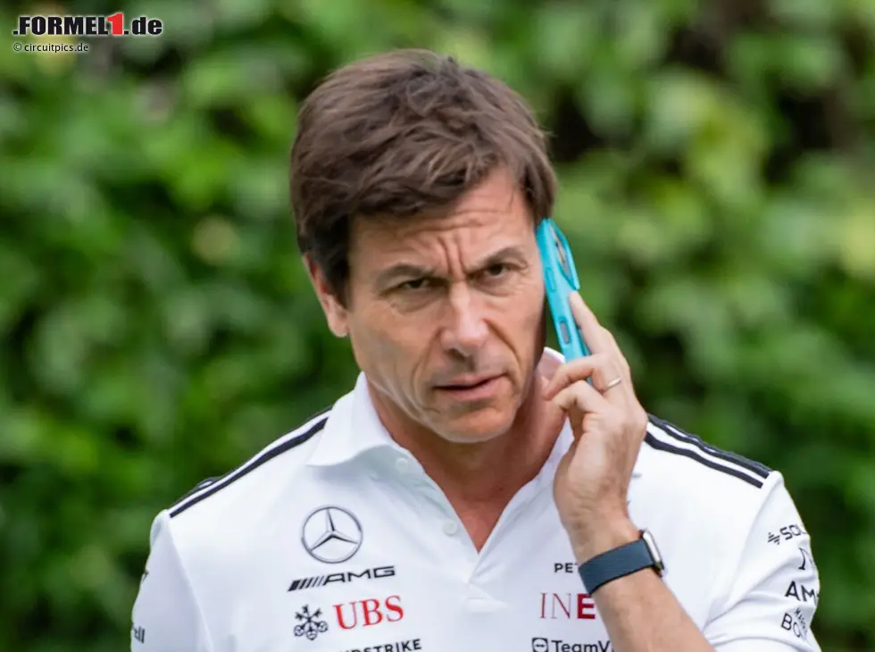 Foto zur News: Toto Wolff im Formel-1-Fahrerlager