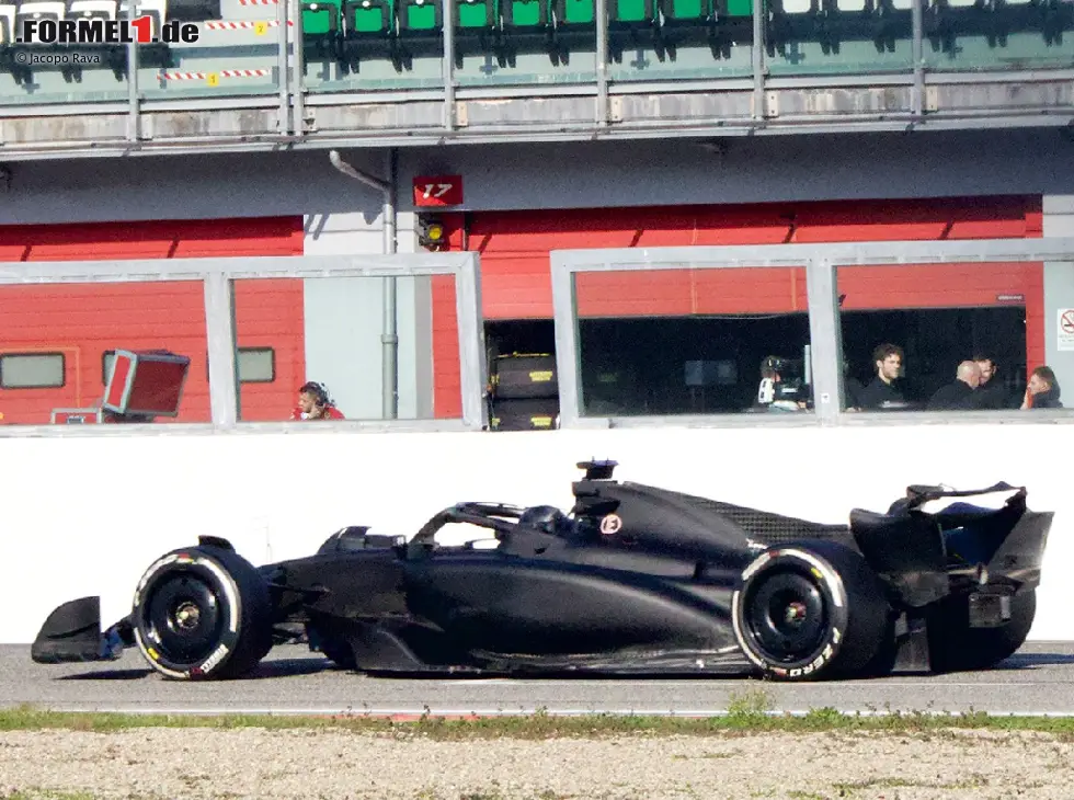 Foto zur News: Sergio Perez testet für Cadillac einen Ferrari SF-23