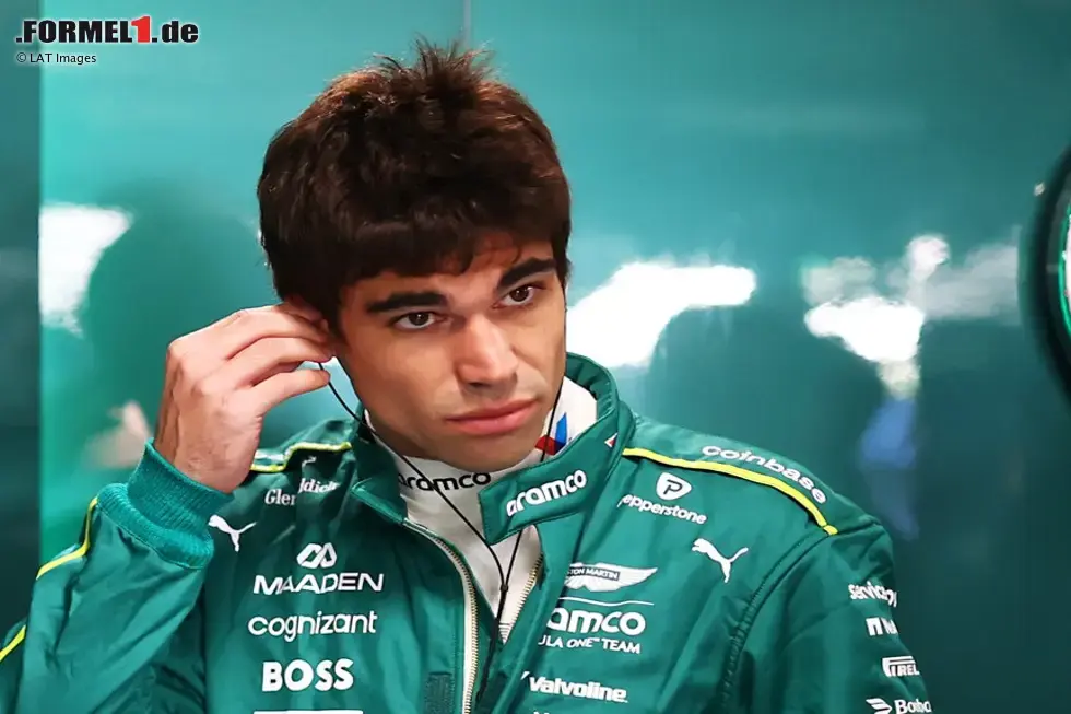 Foto zur News: Lance Stroll in der Formel-1-Box von Aston Martin in Las Vegas 2025