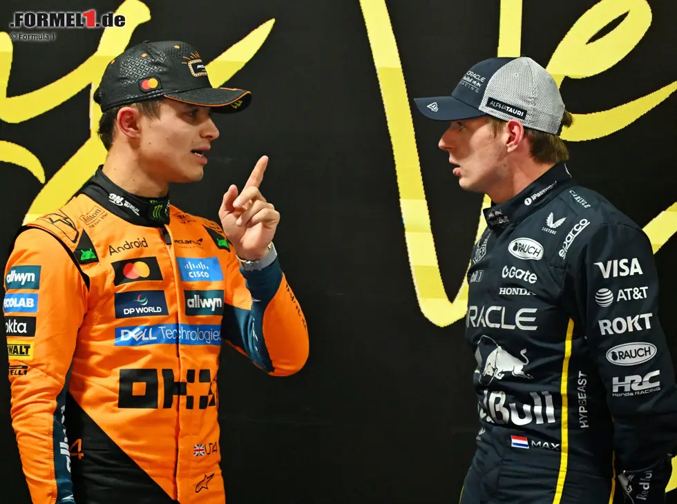 Foto zur News: Lando Norris (McLaren) und Max Verstappen (Red Bull) beim Formel-1-Rennen in Las Vegas