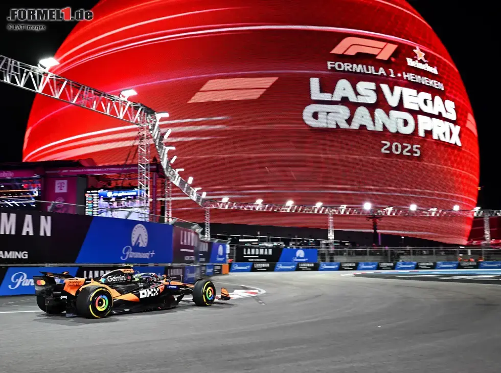 Foto zur News: Lando Norris vor der Sphere in Las Vegas 2025