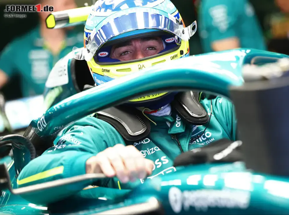 Foto zur News: Fernando Alonso ist froh, bald endgültig aus dem AMR25 zu klettern