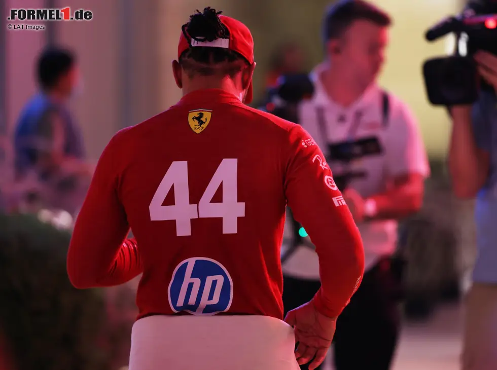 Foto zur News: Einmal mehr trat Lewis Hamilton mit gesenktem Kopf zum Interview an