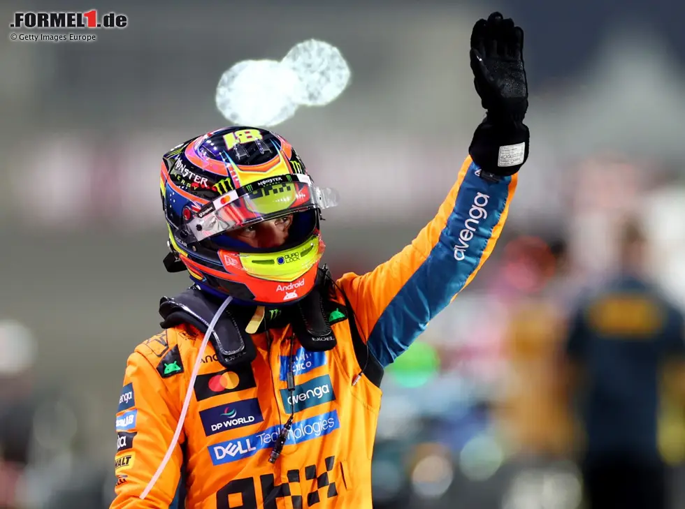 Foto zur News: Oscar Piastri jubelt nach seinem Sprint-Sieg in Katar 2025