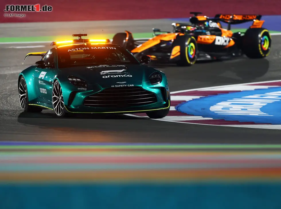 Foto zur News: Die Entscheidung, unter Safety-Car nicht zu stoppen, kostete McLaren den Sieg in Katar