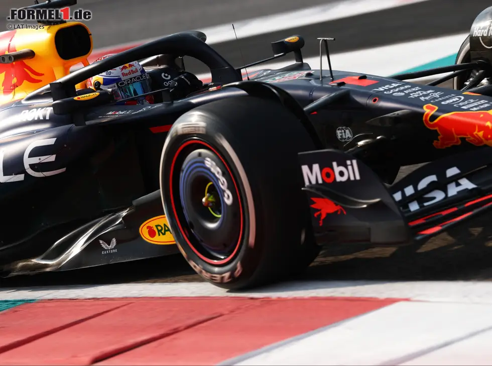 Foto zur News: Max Verstappen (Red Bull RB21) beim Formel-1-Rennen in Abu Dhabi 2025