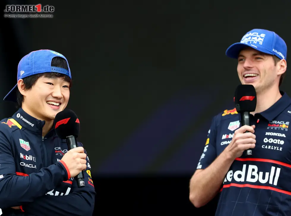 Foto zur News: Yuki Tsunoda, Max Verstappen
