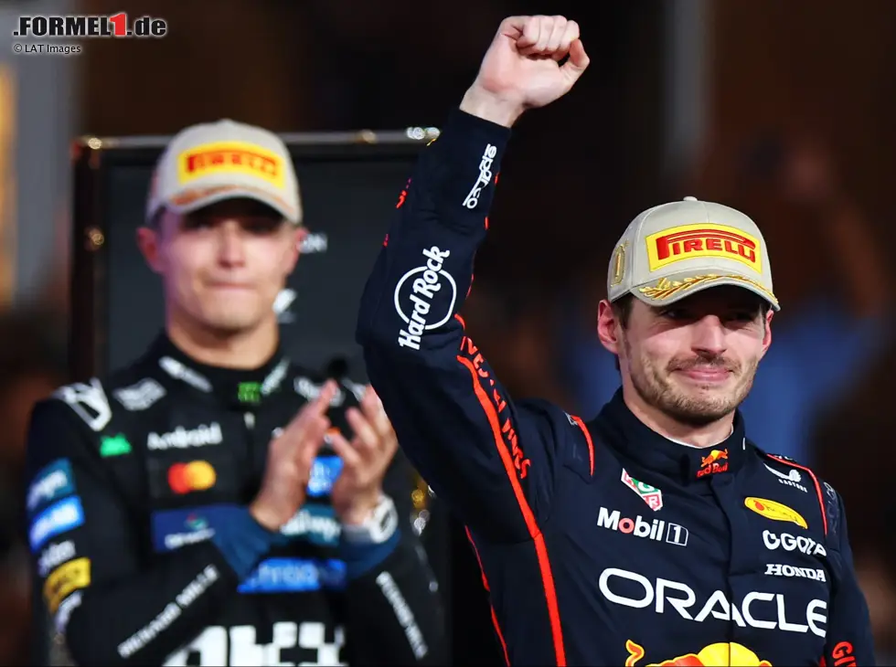Foto zur News: Lando Norris und Max Verstappen beim Formel-1-Rennen in Abu Dhabi 2025