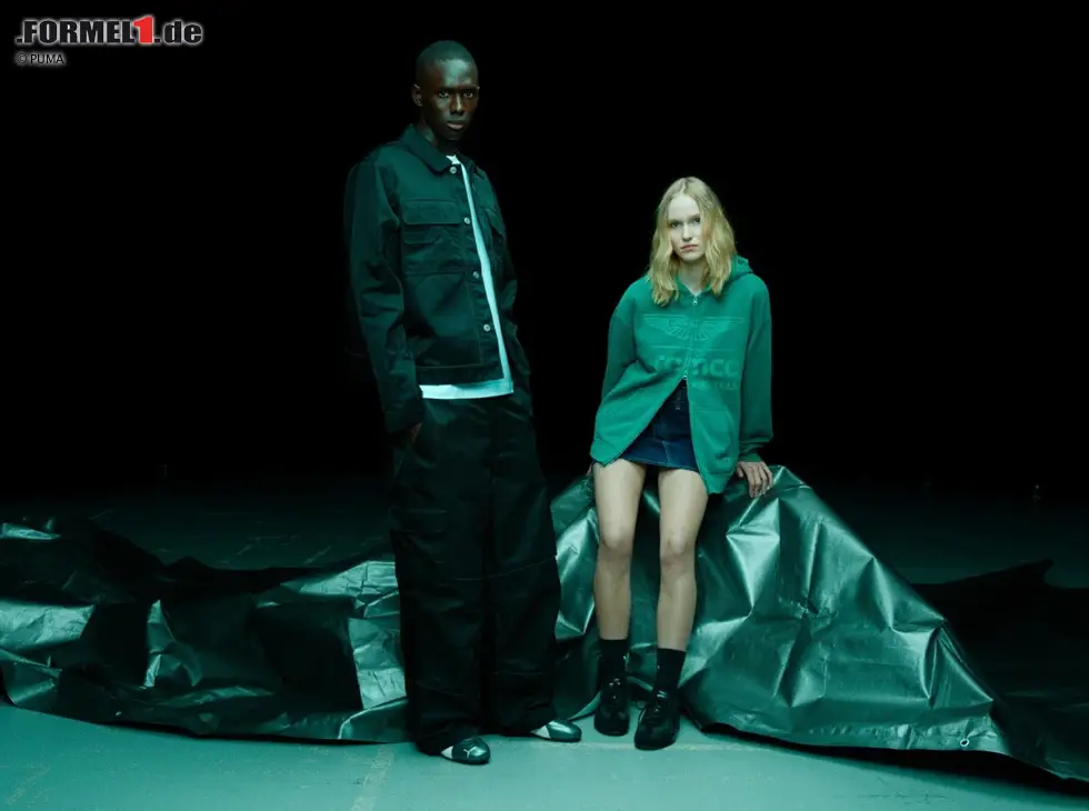 Foto zur News: Die PUMA x Aston Martin Aramco Formula One Team Select Kollektion ist in ausgewählten PUMA Stores sowie online unter puma.com erhältlich.