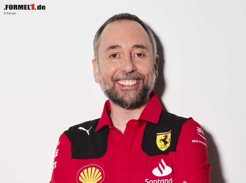 Foto zur News: Enrico Cardile im Ferrari-Outfit