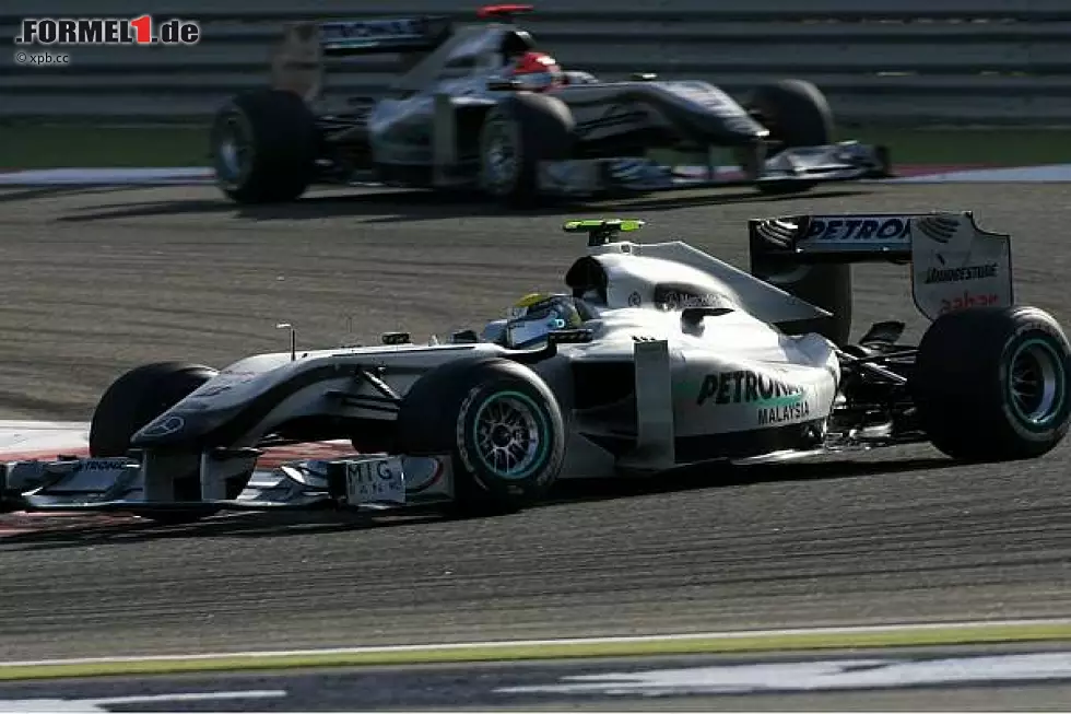 Foto zur News: Nico Rosberg, Michael Schumacher