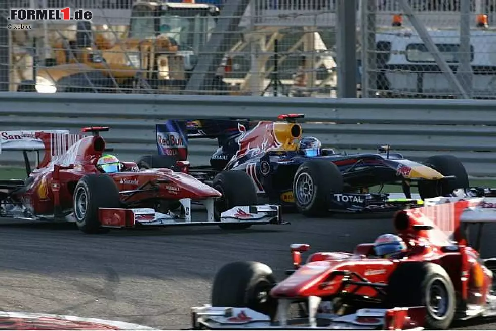 Foto zur News: Fernando Alonso vor Felipe Massa und Sebastian Vettel