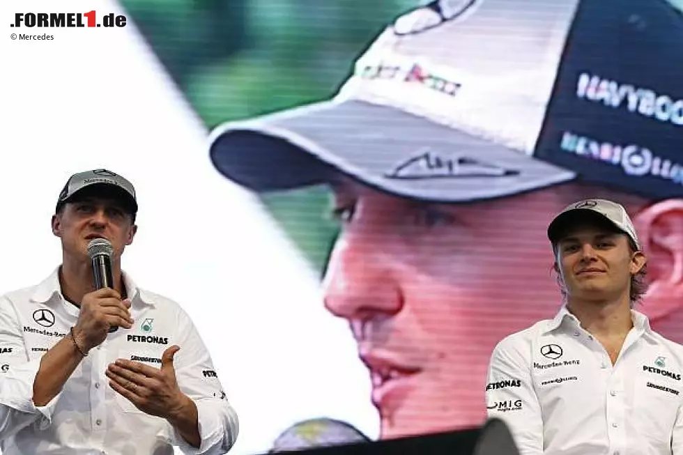 Foto zur News: Michael Schumacher und Nico Rosberg