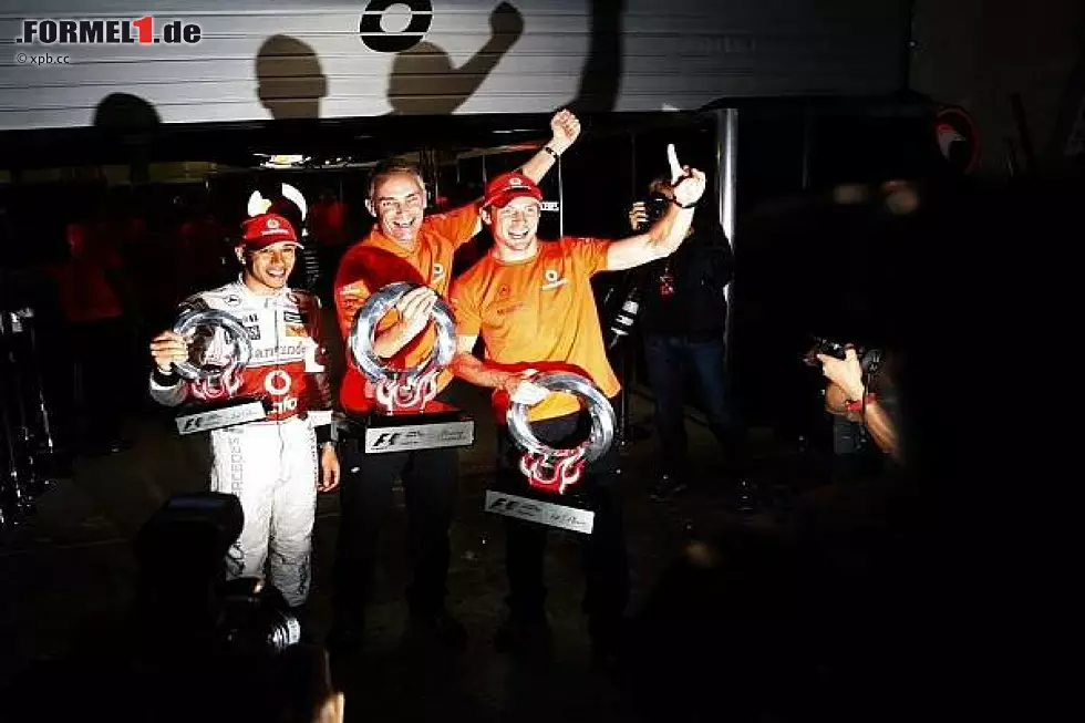 Foto zur News: Lewis Hamilton, Martin Whitmarsh und Jenson Button