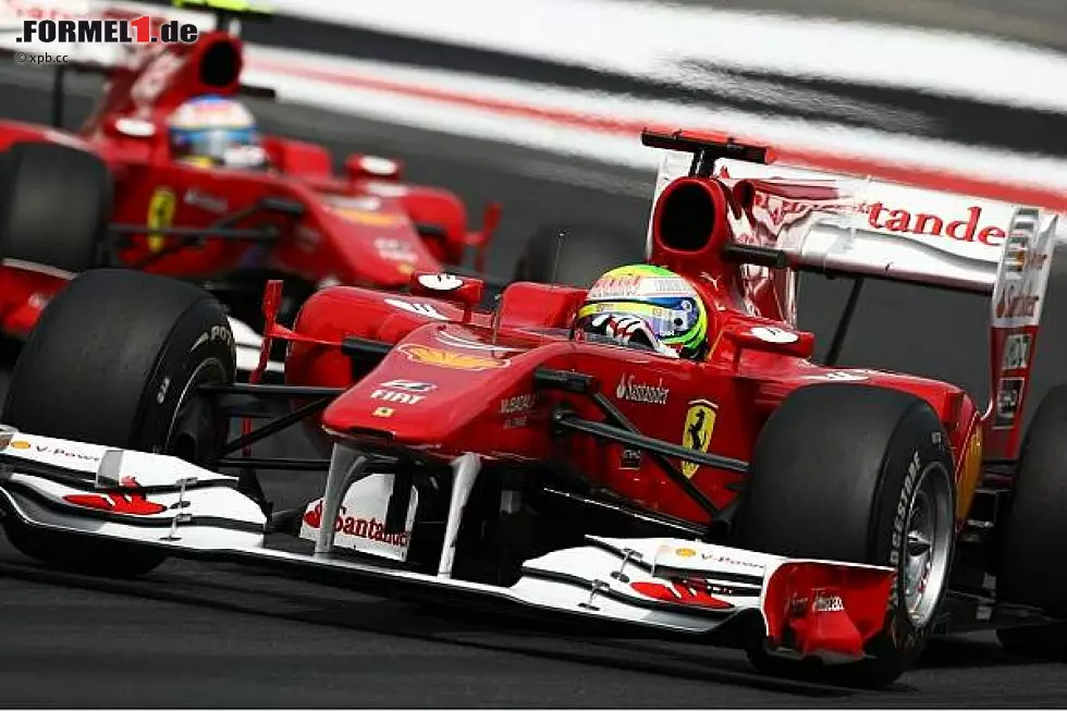 Foto zur News: Felipe Massa vor Fernando Alonso