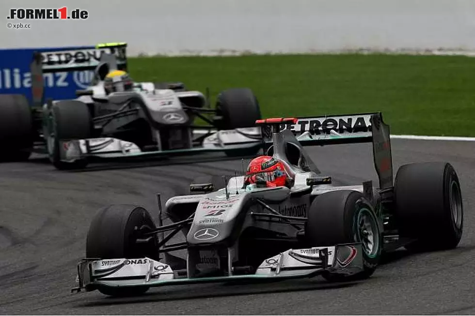 Foto zur News: Michael Schumacher, Nico Rosberg