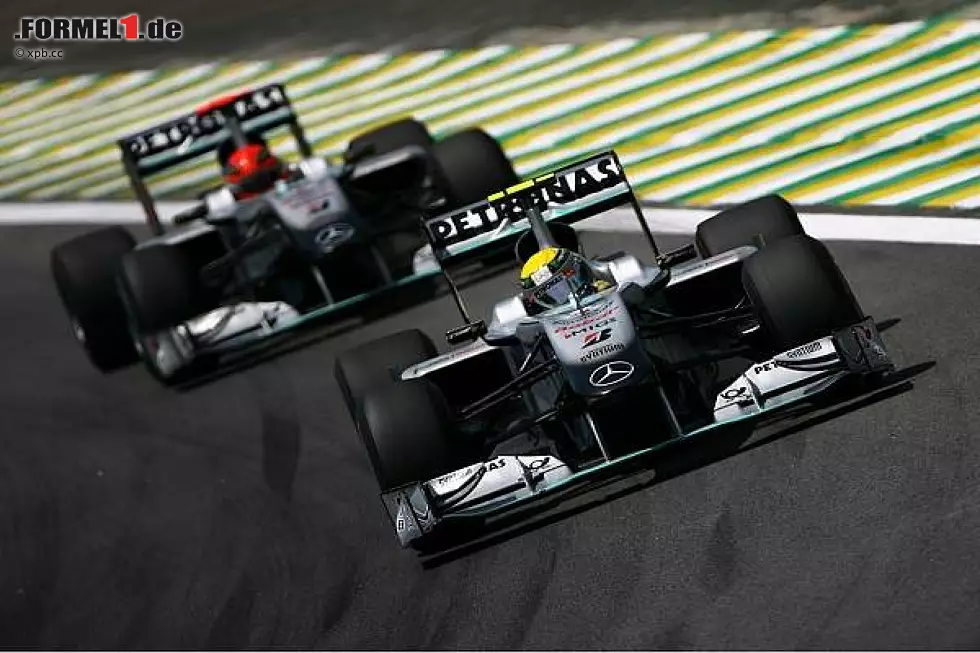 Foto zur News: Nico Rosberg, Michael Schumacher