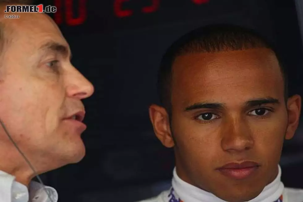 Foto zur News: Martin Whitmarsh und Lewis Hamilton