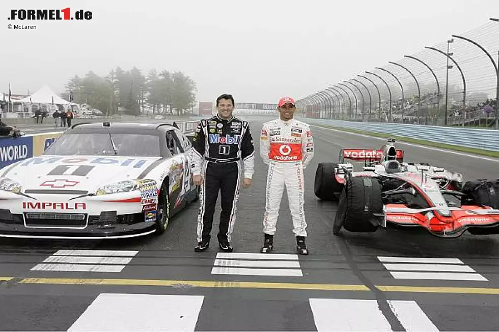 Foto zur News: Lewis Hamilton, Tony Stewart