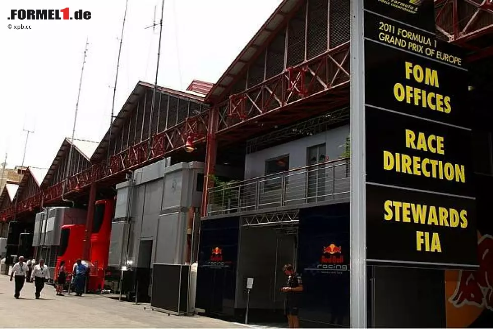 Foto zur News: Paddock in Valencia