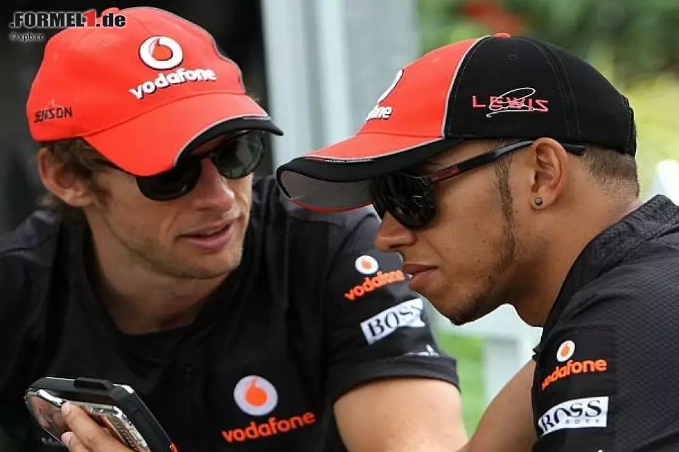 Foto zur News: Jenson Button und Lewis Hamilton