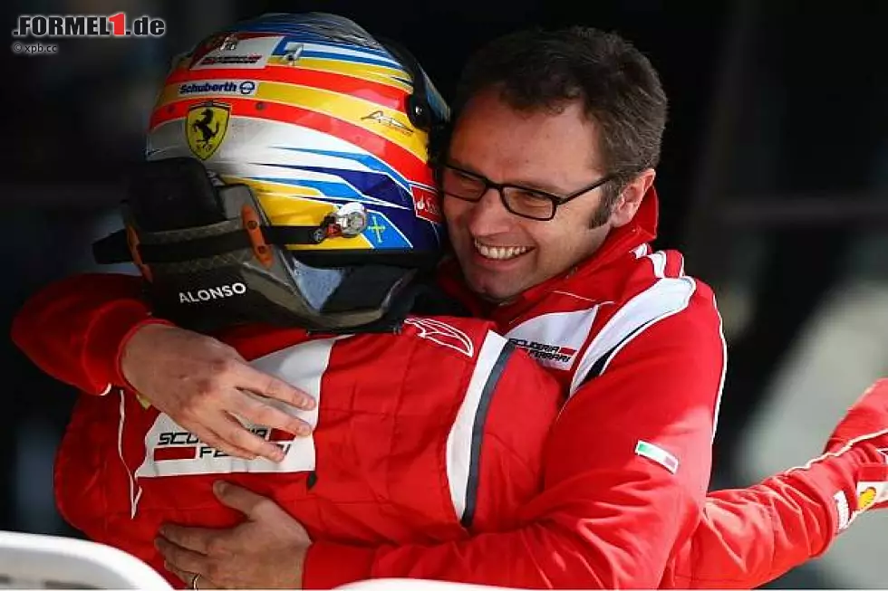 Foto zur News: Fernando Alonso und Stefano Domenicali