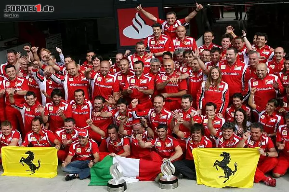 Foto zur News: Fernando Alonso, Stefano Domenicali (Teamchef)