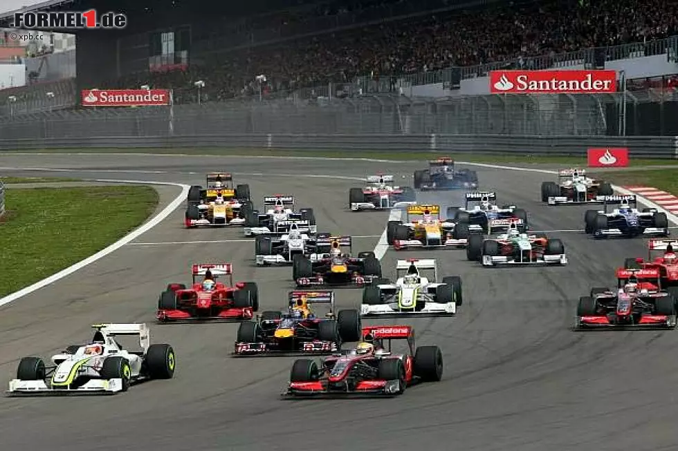 Foto zur News: Mark Webber, Lewis Hamilton, Rubens Barrichello