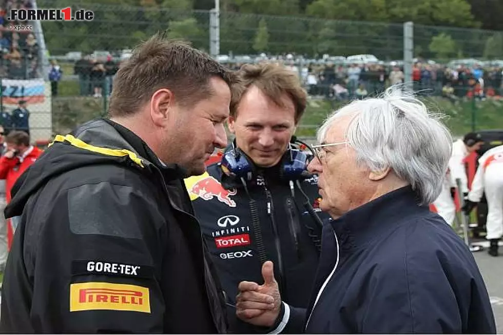 Foto zur News: Paul Hembery, Christian Horner und Bernie Ecclestone