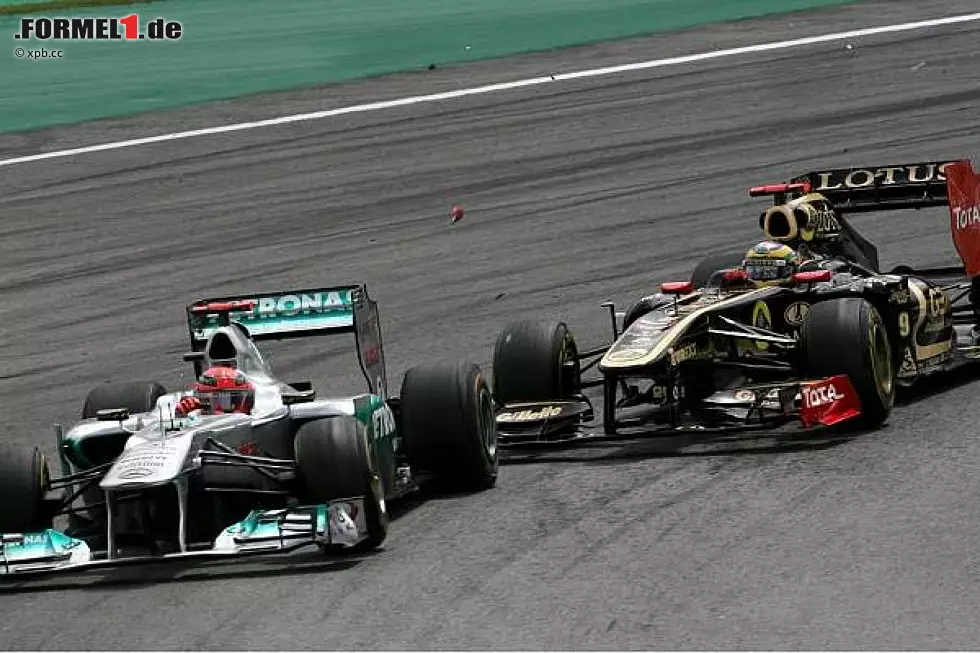 Foto zur News: Bruno Senna, Michael Schumacher