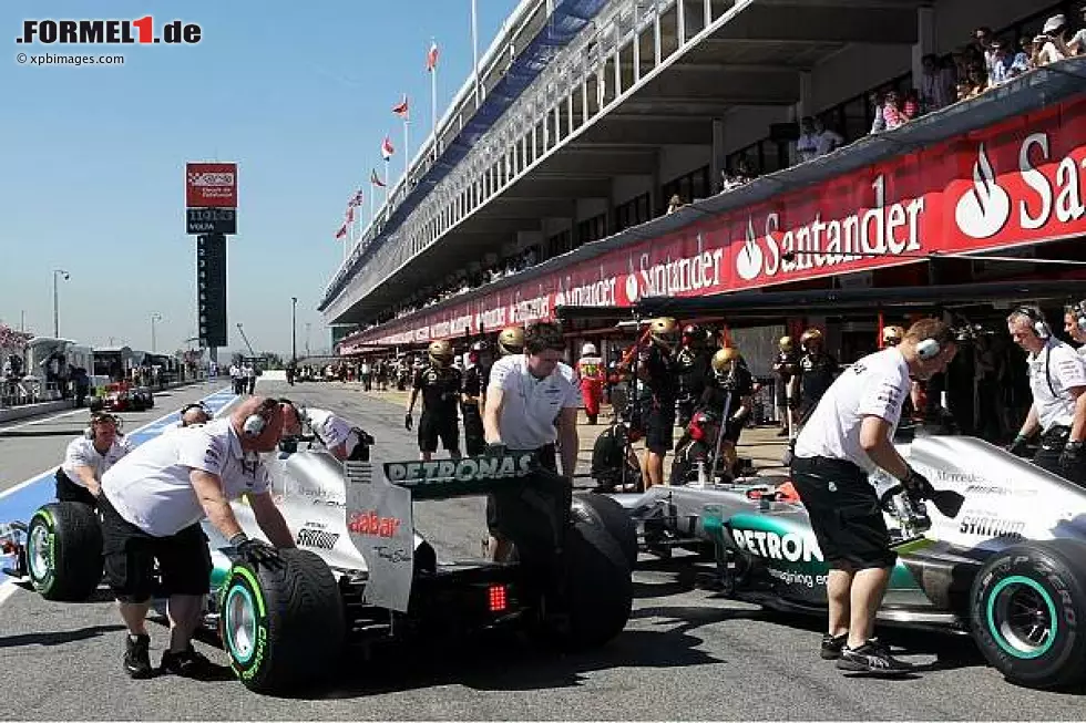 Foto zur News: Nico Rosberg, Michael Schumacher