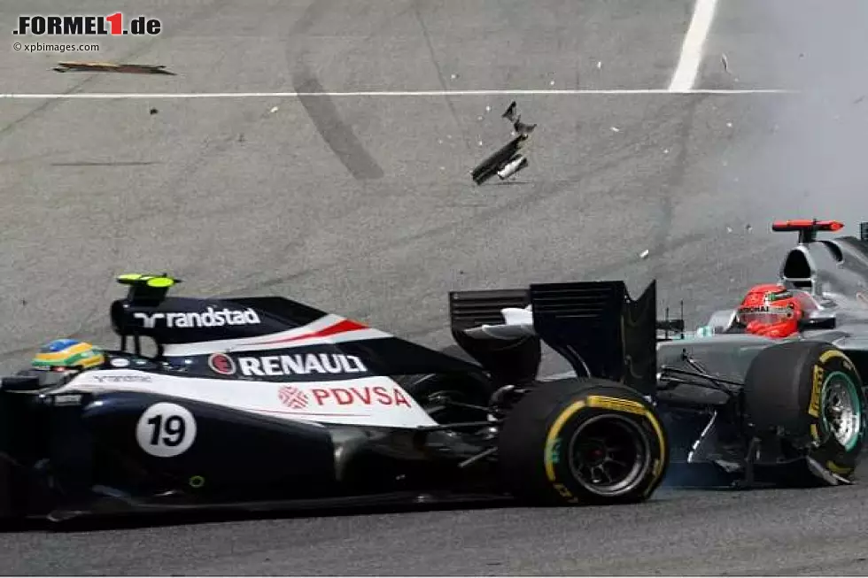 Foto zur News: Michael Schumacher kollidiert mit Bruno Senna