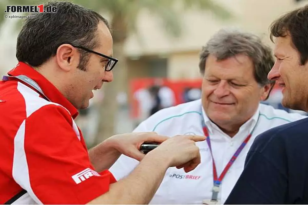 Stefano Domenicali (Ferrari-Teamchef), Norbert Haug (Mercedes-Motorsportchef) Foto zur News: Stefano Domenicali (Ferrari-Teamchef), Norbert Haug (Mercedes-Motorsportchef)