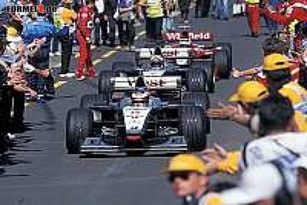 Foto zur News: Mika Häkkinen und David Coulthard in Melbourne 1998