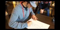 Foto zur Video: Toro-Rosso-Junioren zeichnen Barcelona auf