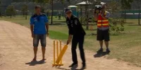 Foto zur Video: Sergio Perez versucht sich im Kricket